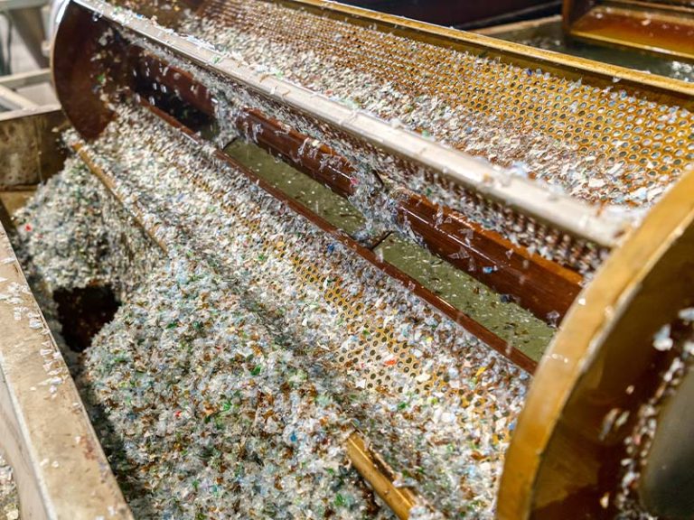 Come rivoluzionare il riciclaggio della plastica con le lame industriali ad alte prestazioni di ECOGEO
