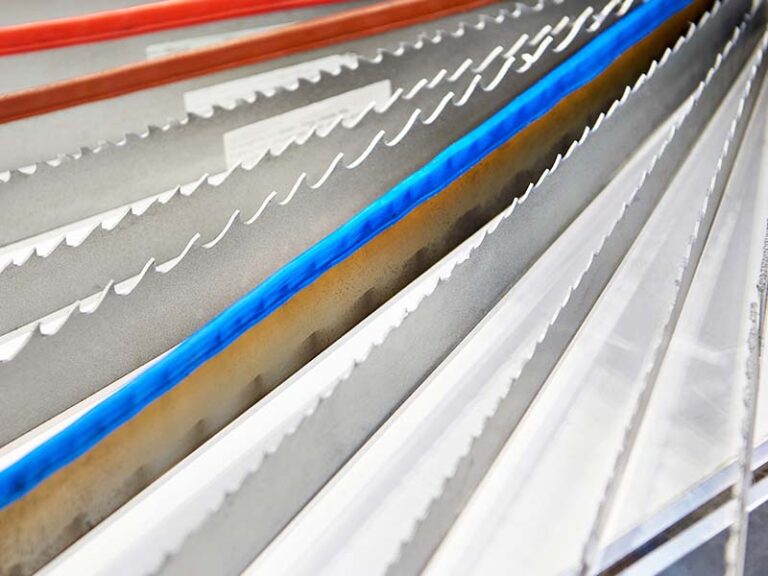 Sicurezza con le lame a nastro nel taglio alimentare: guida pratica per l’industria